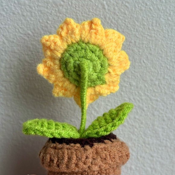 Handmade Crochet Sunflower Mini Potted Plant Knitted Handcrafted Sunflower - Picture 7 of 7